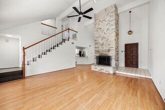 2010 Courtshire Ln in Sugar Land, TX - Building Photo - Building Photo