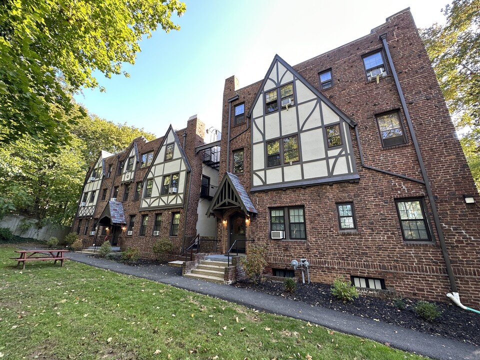 1 Haven Ct in Nyack, NY - Building Photo