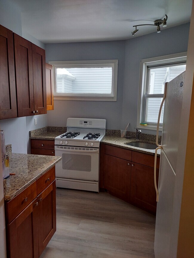 112 Home Ave, Unit #2 in Rutherford, NJ - Building Photo - Building Photo