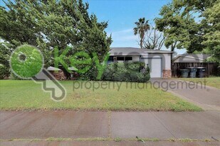 3540 Grant Park Dr in Carmichael, CA - Building Photo