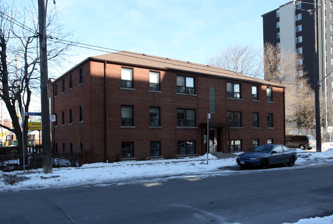 2 Gamble Ave in Toronto, ON - Building Photo - Primary Photo