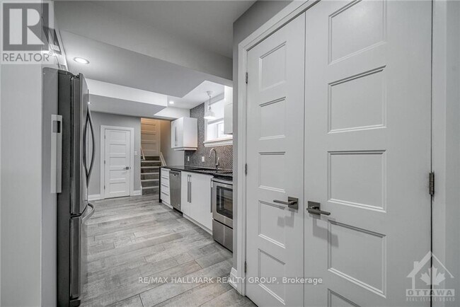 354-354 Tweedsmuir Ave in Ottawa, ON - Building Photo - Building Photo