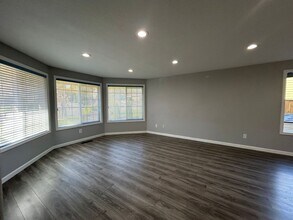 1824 SW Spence Ave in Troutdale, OR - Building Photo - Building Photo