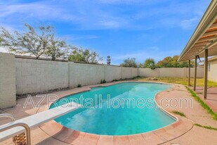 1891 E Dunbar Dr in Tempe, AZ - Building Photo