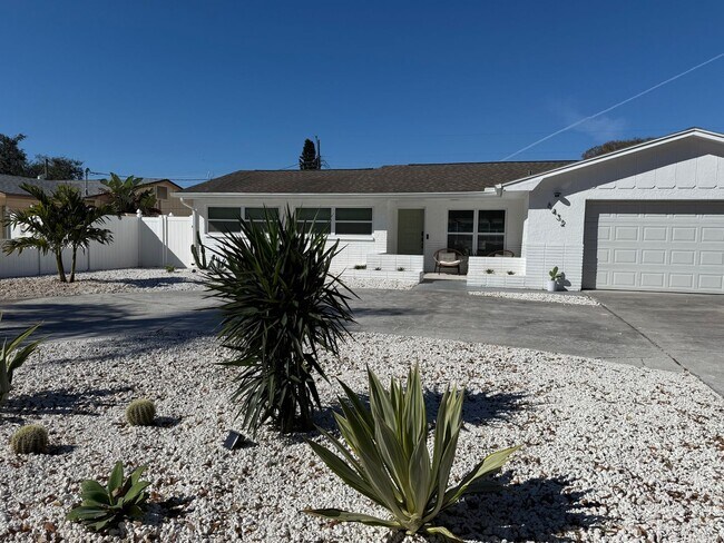 8432 136th St in Seminole, FL - Building Photo - Building Photo