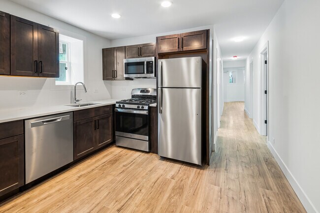 1921 W Summerdale Ave-Unit -GF in Chicago, IL - Building Photo - Building Photo