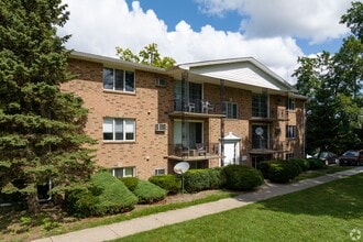 Washington Square Apartments in Hamburg, NY - Foto de edificio - Building Photo