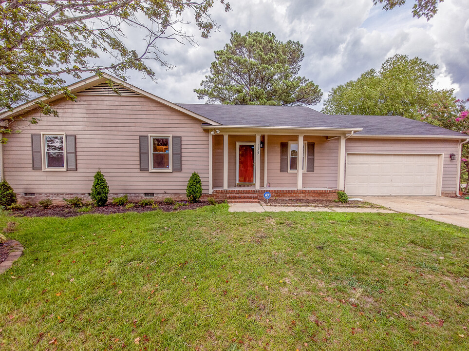 1199 Butterwood Cir in Fayetteville, NC - Building Photo