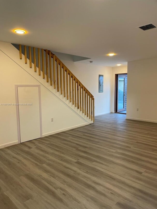 916 NW 8th St in Florida City, FL - Building Photo - Building Photo