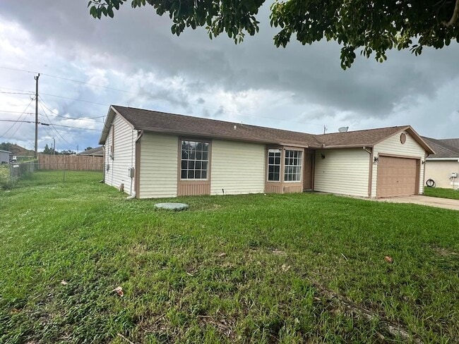 property at 1021 SW Du Bois Ave