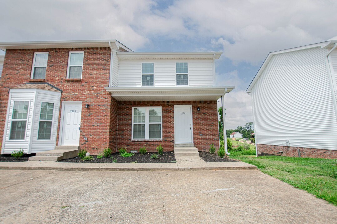 2070 Tynewood Dr in Clarksville, TN - Building Photo