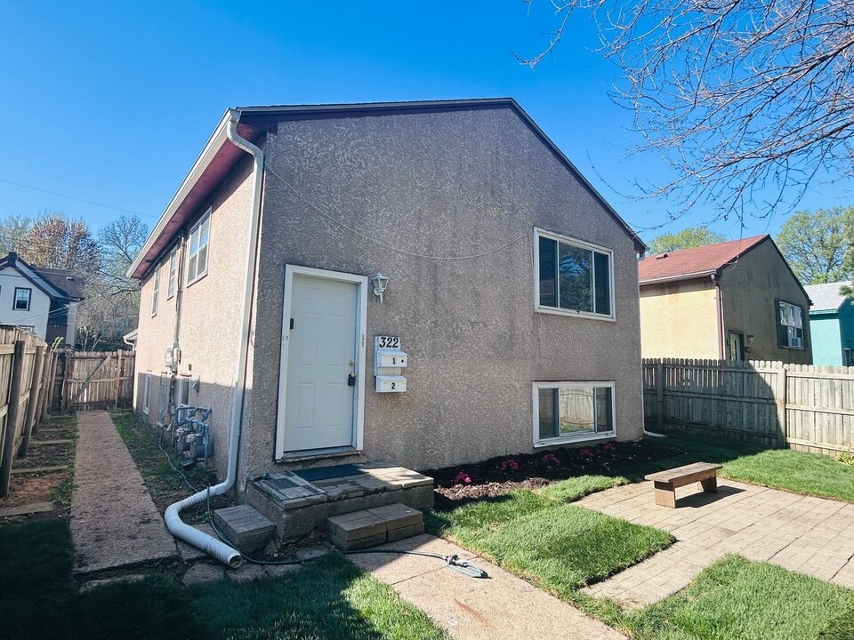 322 Baker St E in St. Paul, MN - Building Photo