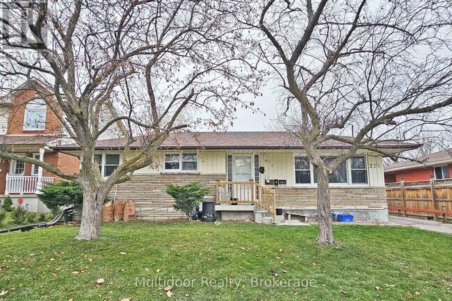 320 Elgin St W in Oshawa, ON - Building Photo - Building Photo