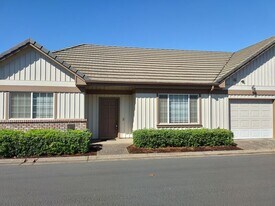 3328 Lake Glenn Dr in Eugene, OR - Building Photo