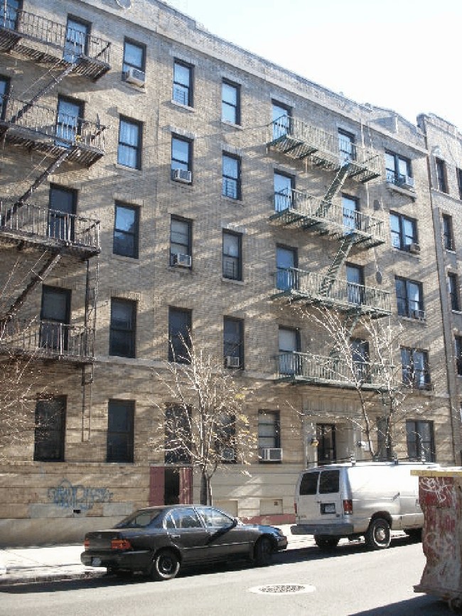 2362 Ryer Ave in Bronx, NY - Foto de edificio - Building Photo