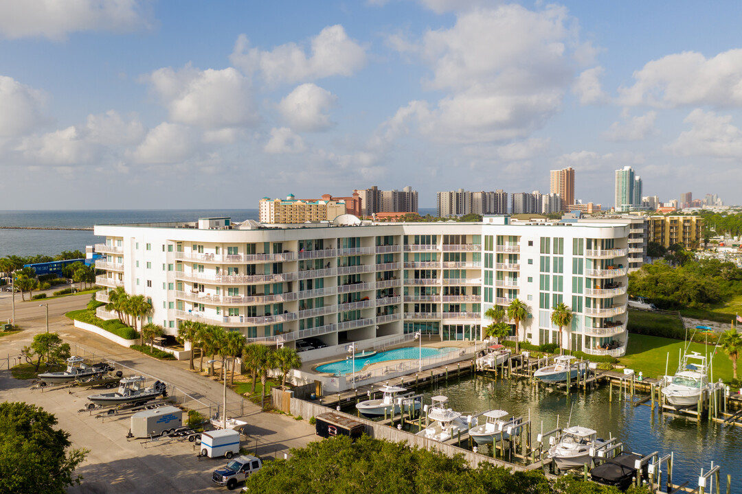 The Pass Condominiums in Orange Beach, AL - Foto de edificio