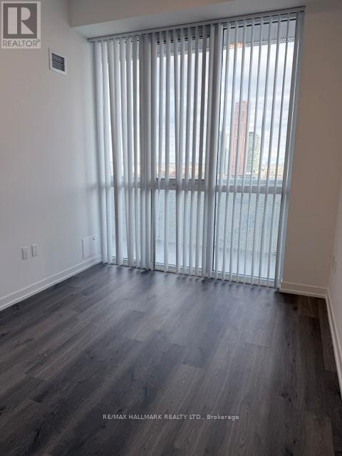 8 Interchange Wy in Vaughan, ON - Building Photo - Building Photo