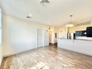 215 Stillwater Ave in Stamford, CT - Building Photo - Building Photo