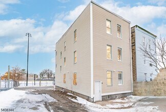 528 S 13th St in Newark, NJ - Building Photo - Building Photo