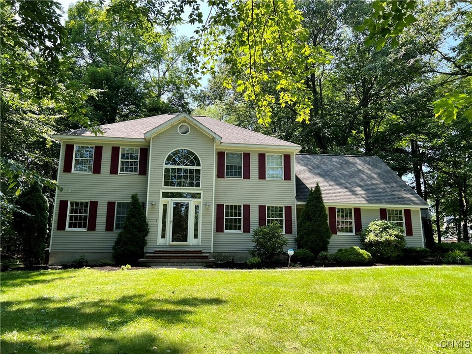 8 Margaret St in Oswego, NY - Foto de edificio