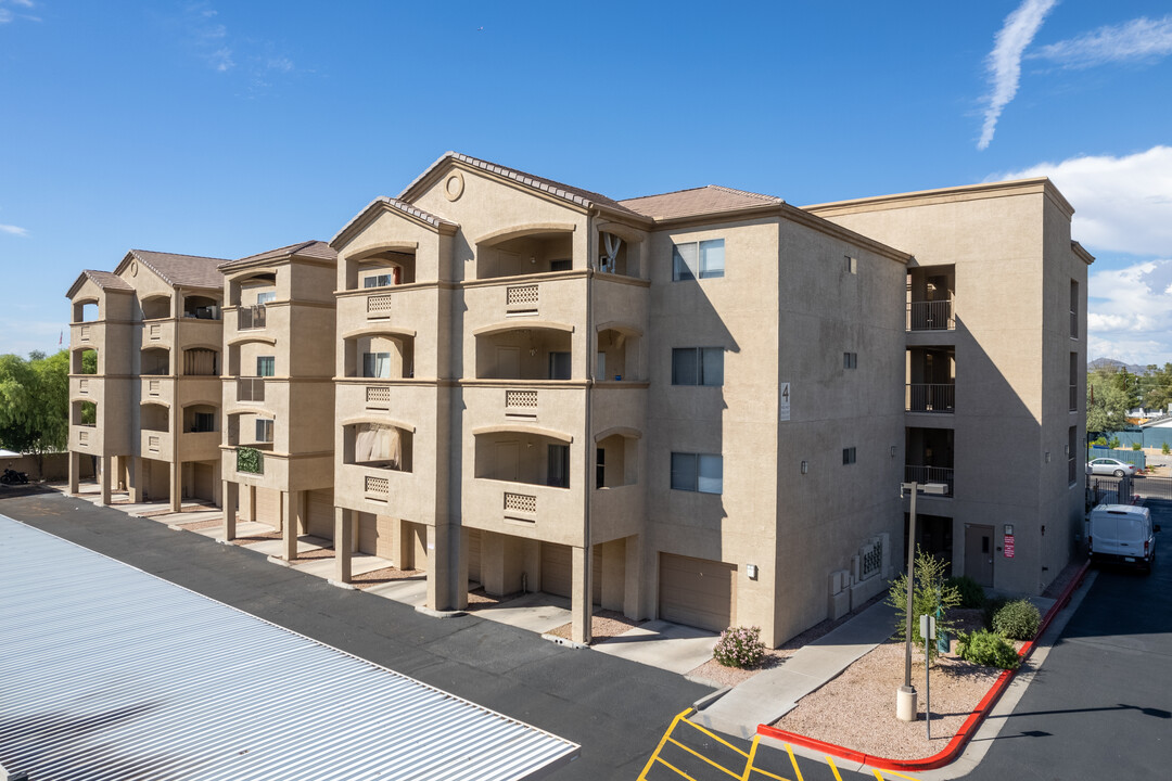 Devonshire Condominiums in Phoenix, AZ - Building Photo