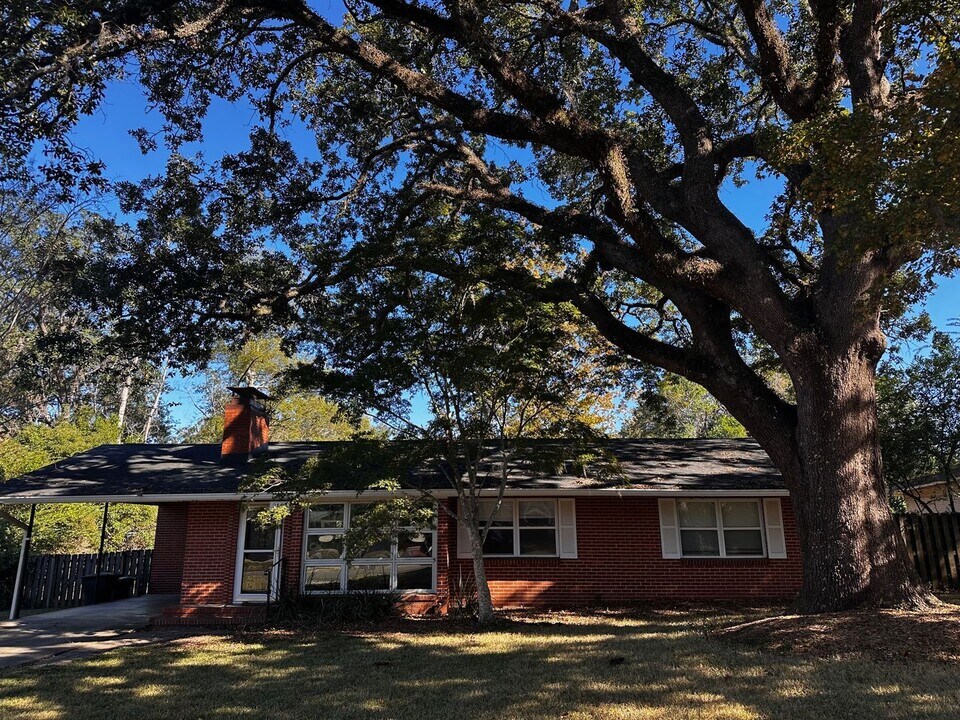 2113 Hagan Dr in Tallahassee, FL - Building Photo