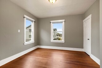 2106 Dexter Ave N in Seattle, WA - Building Photo - Building Photo