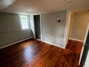 19 Exeter Rd in Newmarket, NH - Building Photo - Building Photo