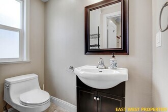 58 S Altadena Dr in Pasadena, CA - Building Photo - Building Photo