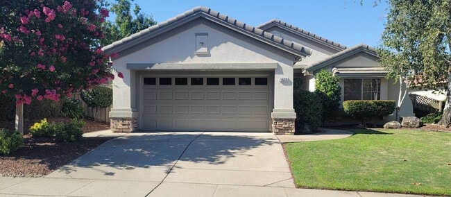 property at 1623 Hackberry Ln