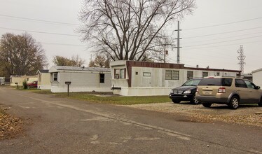 705 Wolflin St in Mount Vernon, IN - Foto de edificio - Building Photo