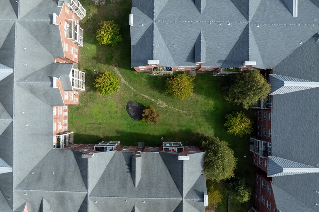 Daibes Park Residences in Cresskill, NJ - Building Photo - Building Photo