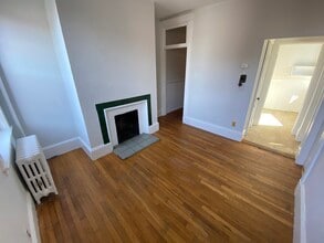 83 Myrtle St, Unit 7 in Boston, MA - Foto de edificio - Building Photo