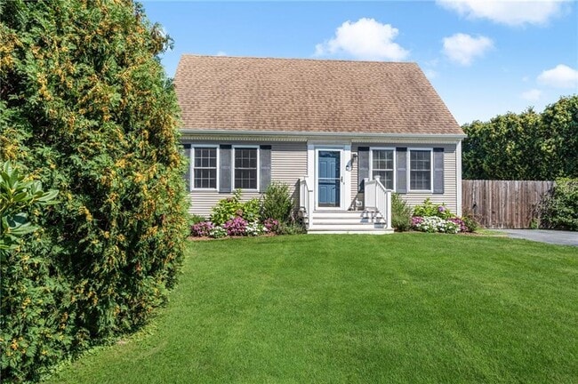 17 Harvest Rd in Middletown, RI - Building Photo - Building Photo
