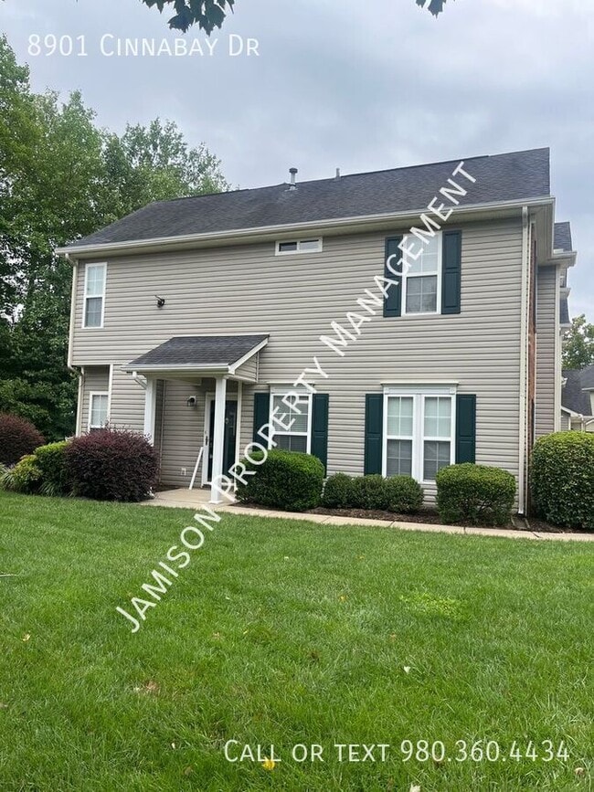 8901 Cinnabay Dr in Charlotte, NC - Building Photo - Building Photo