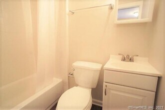 127 Harbor Ave in Norwalk, CT - Building Photo - Building Photo