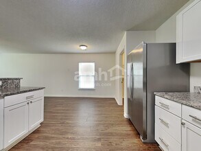 5057 Thornton Dr in Summerville, SC - Foto de edificio - Building Photo