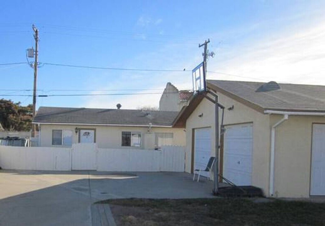 516 N I St in Lompoc, CA - Building Photo