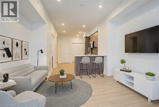 25 Wellington St S in Kitchener, ON - Building Photo - Building Photo