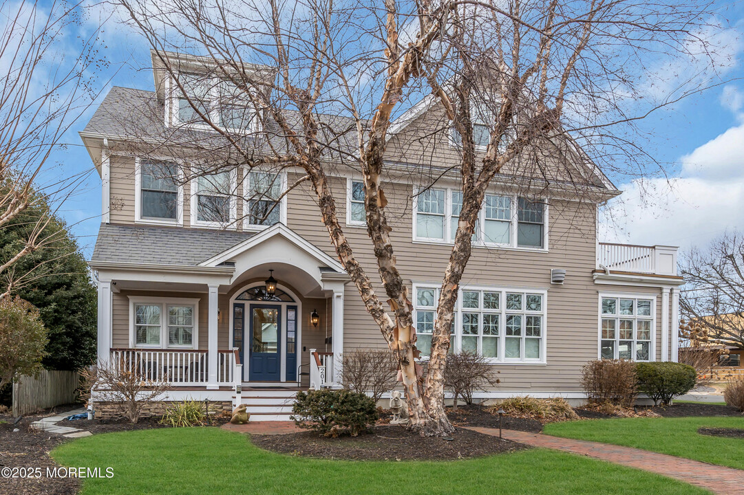 201 Pennsylvania Ave in Spring Lake, NJ - Building Photo