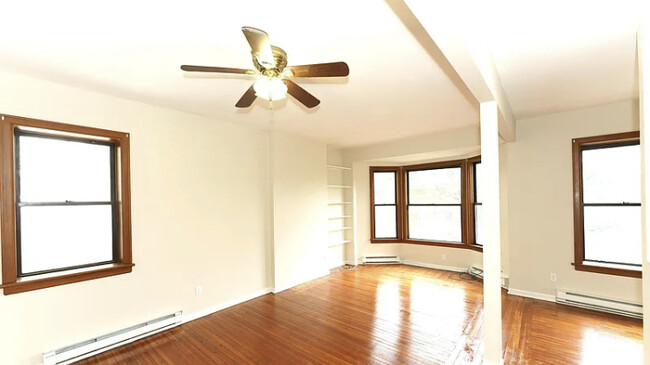 231 Elm St, Unit Penthouse 3rd floor in Albany, NY - Foto de edificio - Building Photo