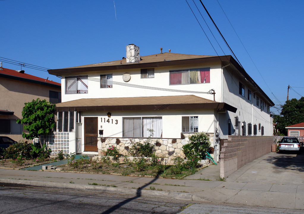 11413 Menlo Ave in Hawthorne, CA - Building Photo