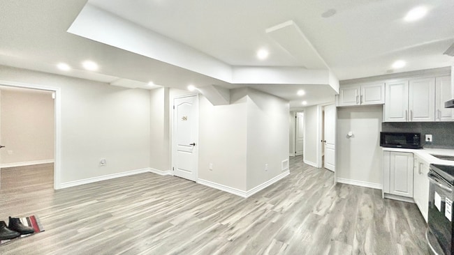 16 Hawtrey Rd in Brampton, ON - Building Photo - Building Photo