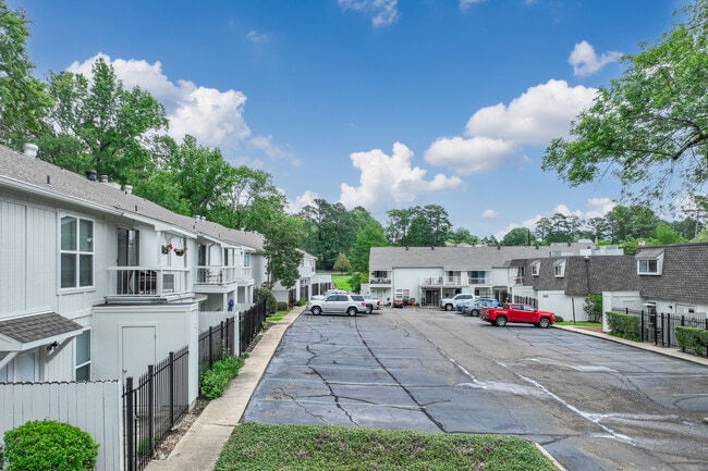 Point Clear Condominiums in Ridgeland, MS - Foto de edificio - Building Photo