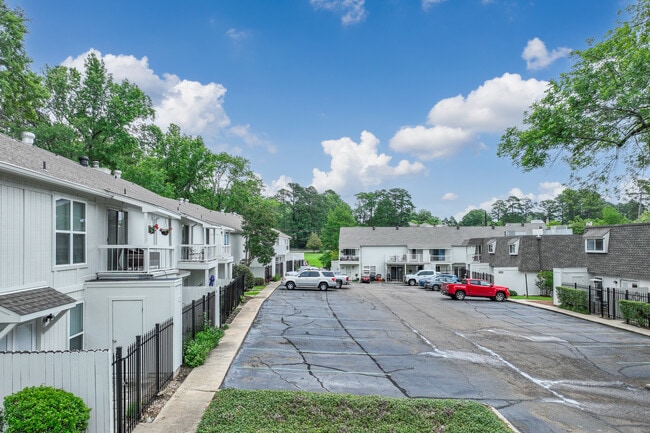 Point Clear Condominiums in Ridgeland, MS - Building Photo - Building Photo