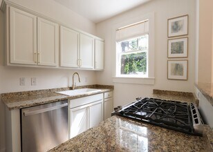 1572 Overton Park Ave in Memphis, TN - Building Photo - Building Photo