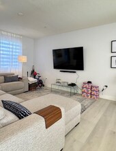 10415 NW 82nd St in Doral, FL - Building Photo - Building Photo