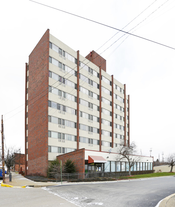 Grant Towers Apartments in Duquesne, PA - Building Photo