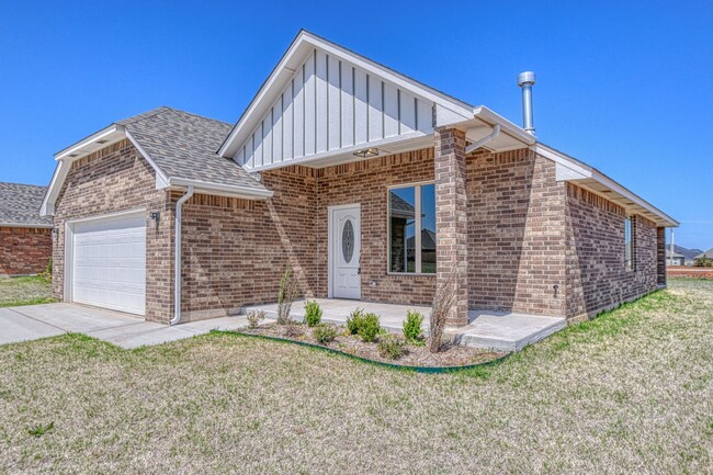9305 Northwest 142nd Street in Yukon, OK - Building Photo - Building Photo