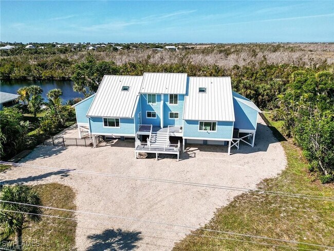 785 Rabbit Rd in Sanibel, FL - Building Photo - Building Photo